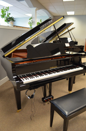 2013 Yamaha GC1 SILENT baby grand - Grand Pianos